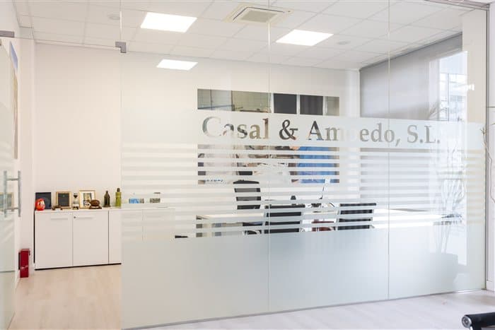 Entrada de la correduría de seguros Casal & Amoedo en Pontevedra